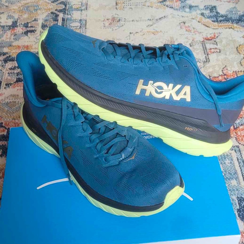 HOKA OneOne Mach4 Mens running shoes size 13